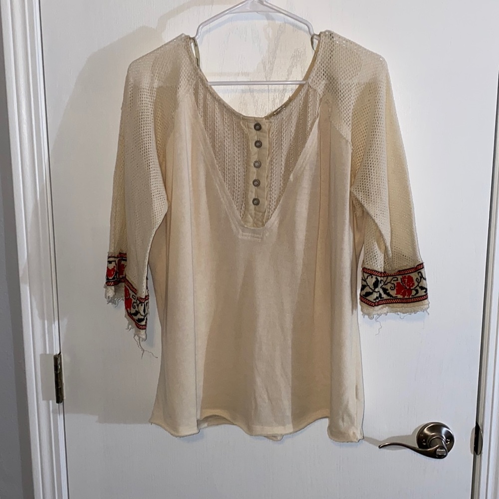 Gimmicks by BKE Large Cream Blouse